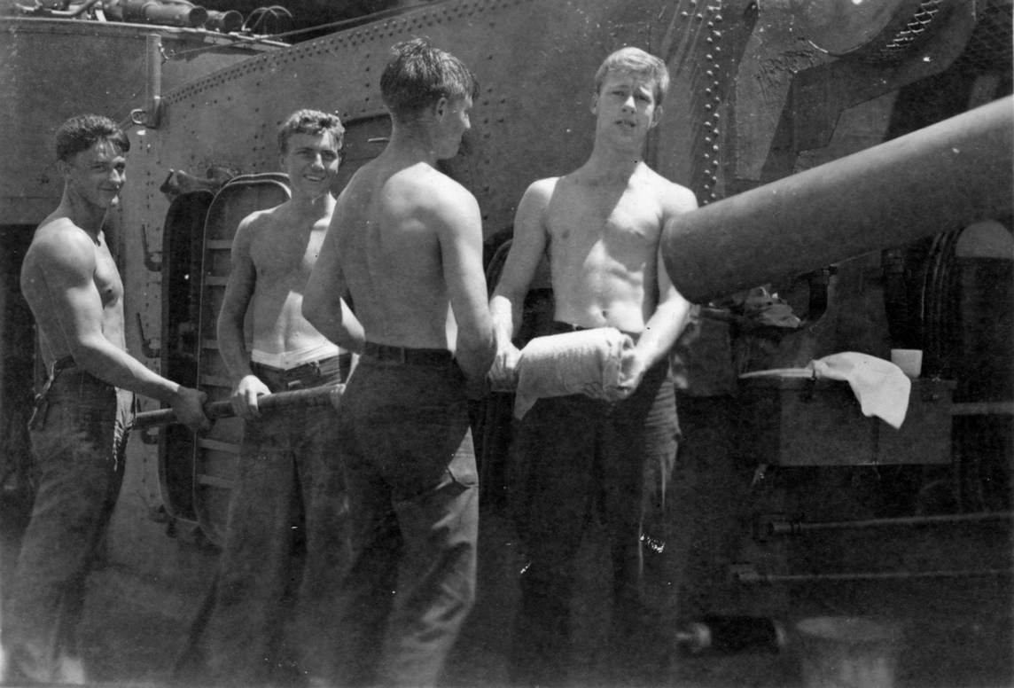 Cleaning gun #51.<br>(L→R) P. Pradovich, E. Munro, M. Bishop, R. Overdeep.